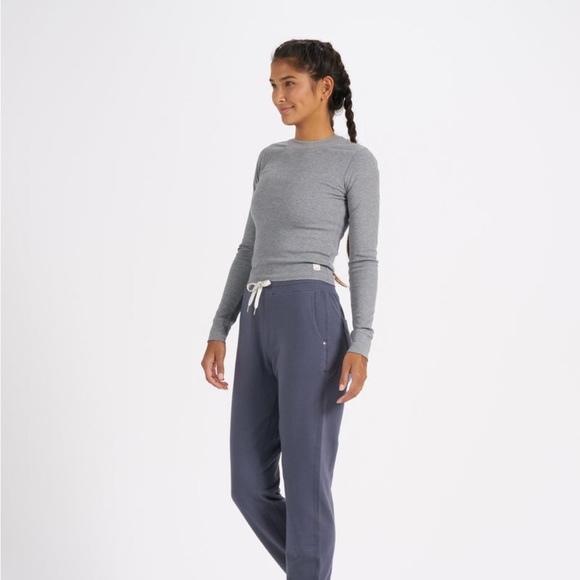 Vuori Long Sleeve Pose Fitted Tee - Picture 7 of 8